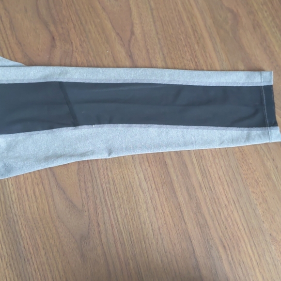 BCBG Maxazria / heather grey / Leggings w/ Mesh panels - Picture 8 of 8